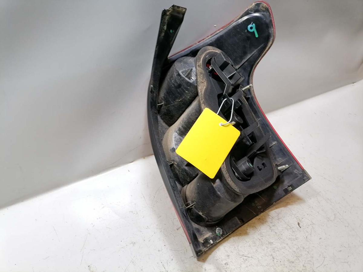 Toyota Avensis T25 original Rücklicht Rückleuchte Schlussleuchte links Kombi Bj.2004